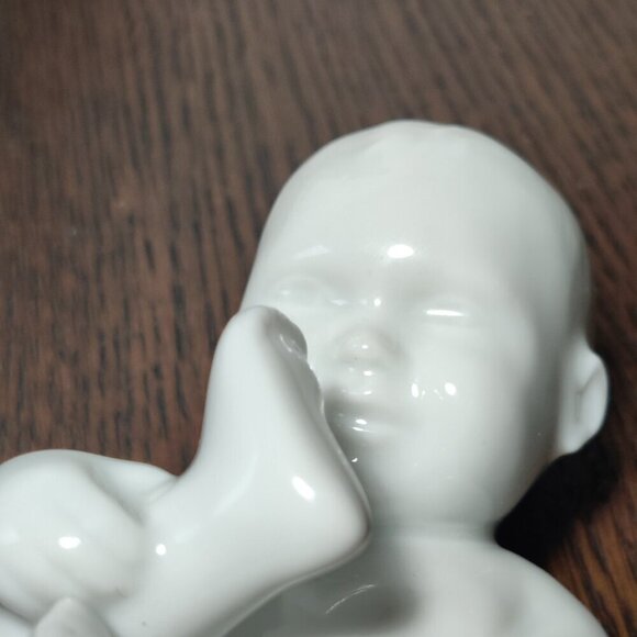 Babbling Baby porcelain figurine by Allan Therkelsen, Royal Copenhagen, Denmark - Picture 8 of 8